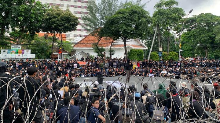 Demo UU TNI Ricuh: Aparat Diduga Represif, Tuntutan Menggema